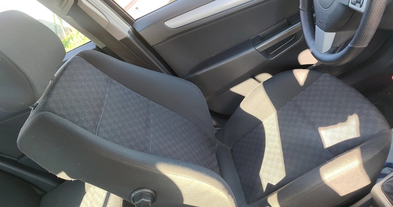 Opel Astra cena 9999 przebieg: 205000, rok produkcji 2005 z Gąbin małe 781